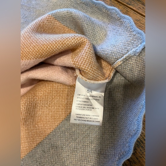 CHARLIE B – Chevron Knit Sweater – Size L - Picture 9 of 9